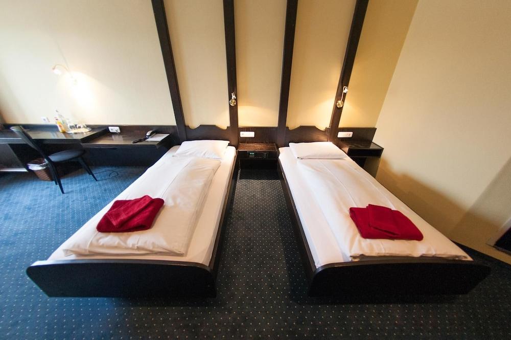 פרנקפורט Tagungshotel Hoechster Hof מראה חיצוני תמונה