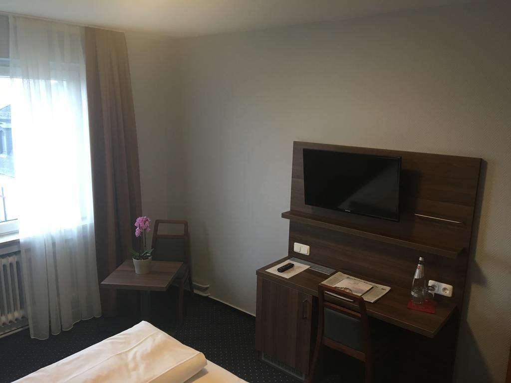פרנקפורט Tagungshotel Hoechster Hof מראה חיצוני תמונה